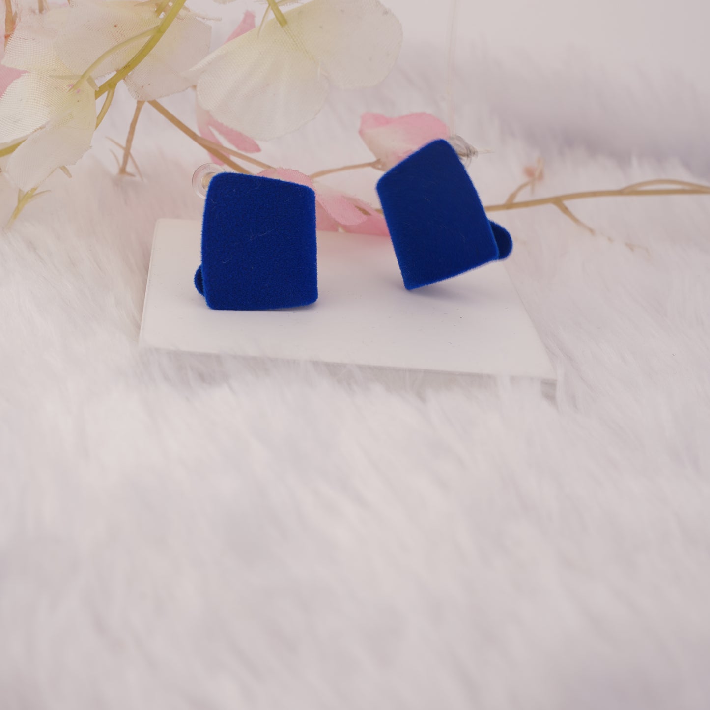 Velvet Curve Stud Earrings